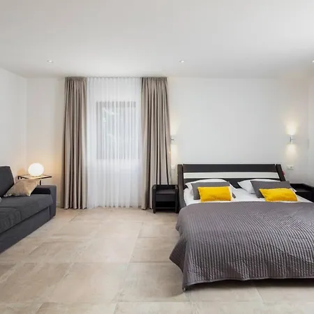 Villa Clementine With Pool, Sea View Sutivan