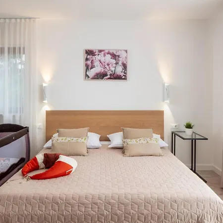 Villa Clementine With Pool, Sea View Sutivan