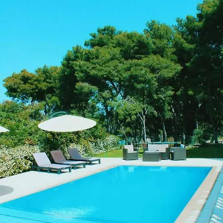Clementine With Pool, Sea View *