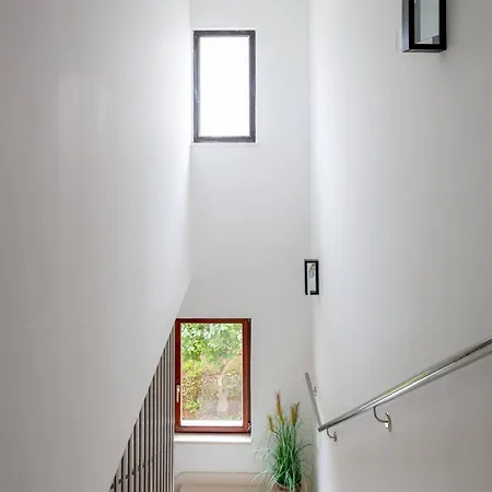 Villa Clementine With Pool, Sea View Sutivan