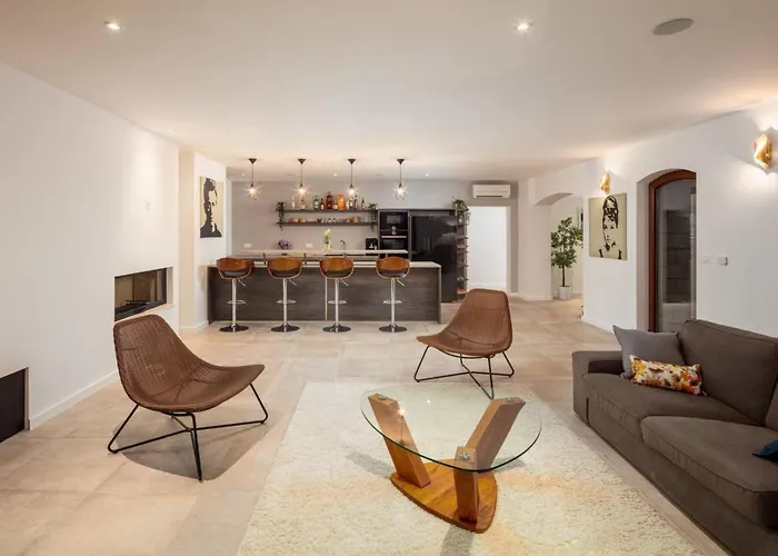 Clementine With Pool, Sea View Villa