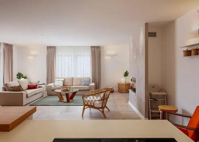 Clementine With Pool, Sea View Sutivan