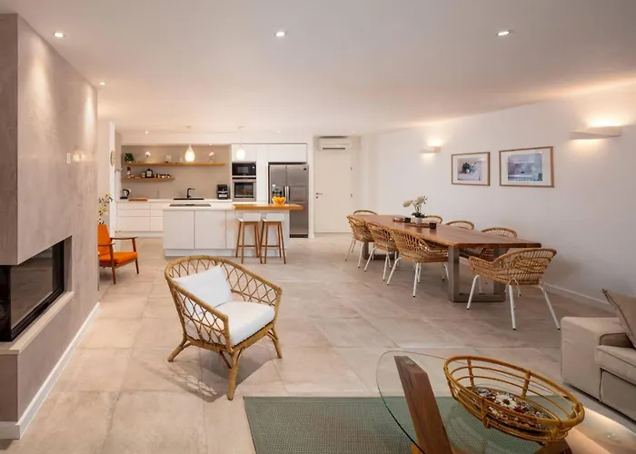 Clementine With Pool, Sea View