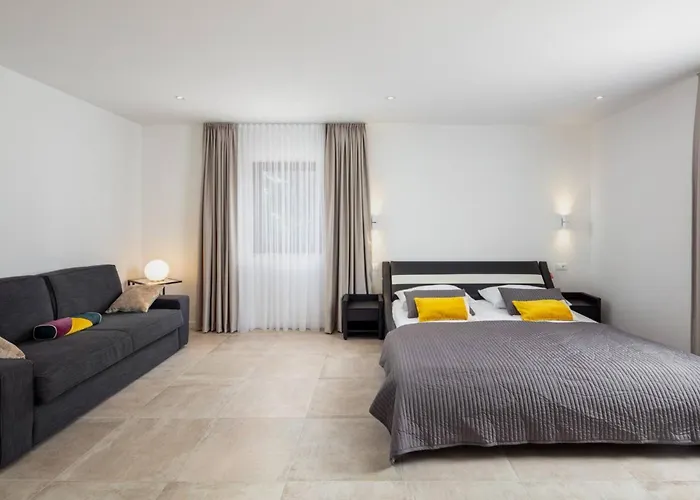 Villa Clementine With Pool, Sea View Sutivan