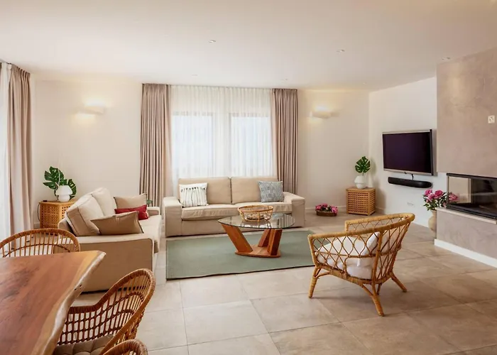 Villa Clementine With Pool, Sea View Sutivan