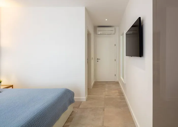 Clementine With Pool, Sea View