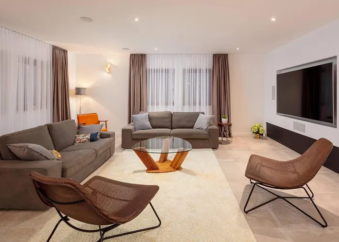 Clementine With Pool, Sea View Villa *