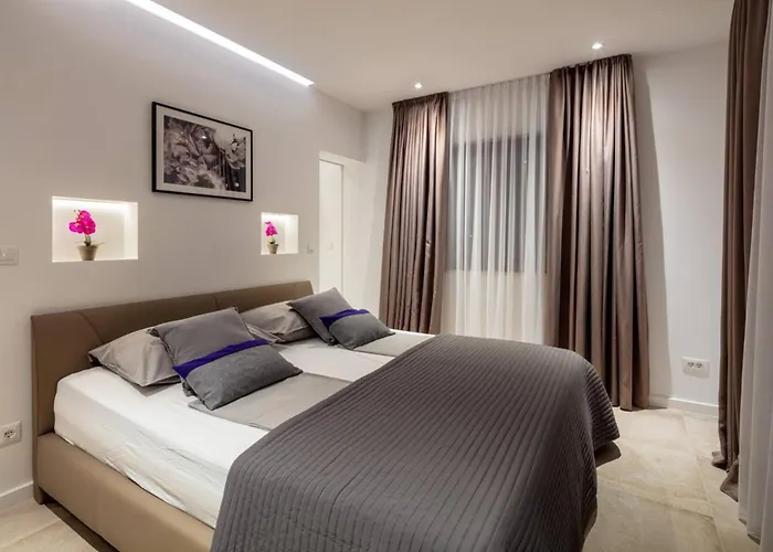 Clementine With Pool, Sea View Sutivan