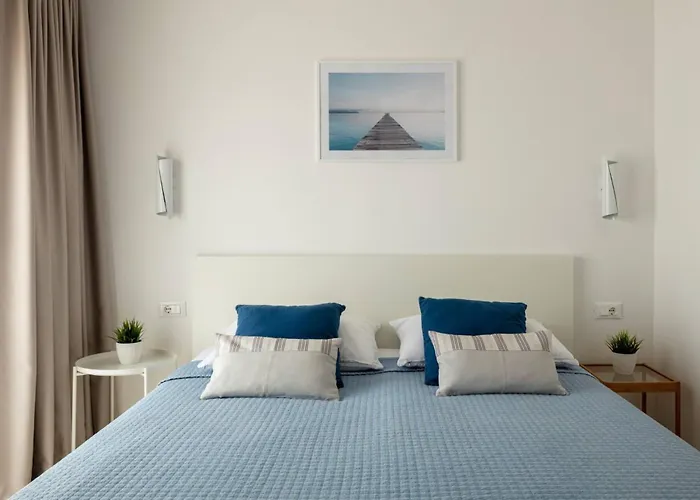 Clementine With Pool, Sea View