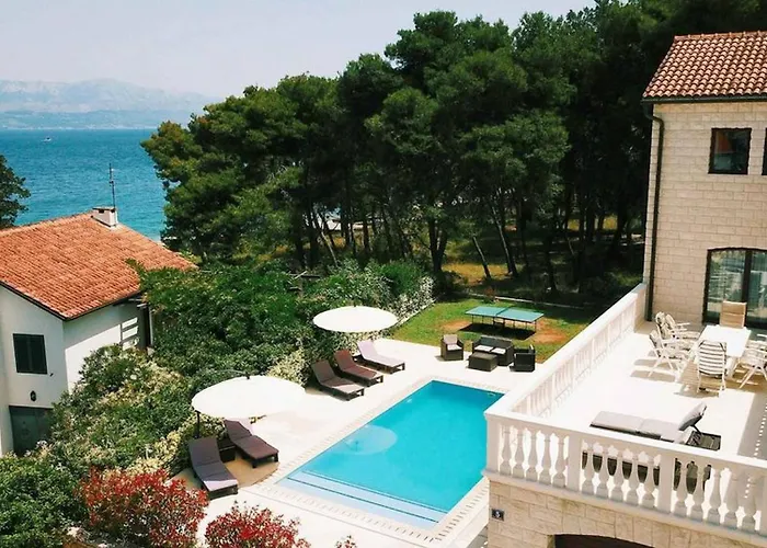 Clementine With Pool, Sea View Sutivan
